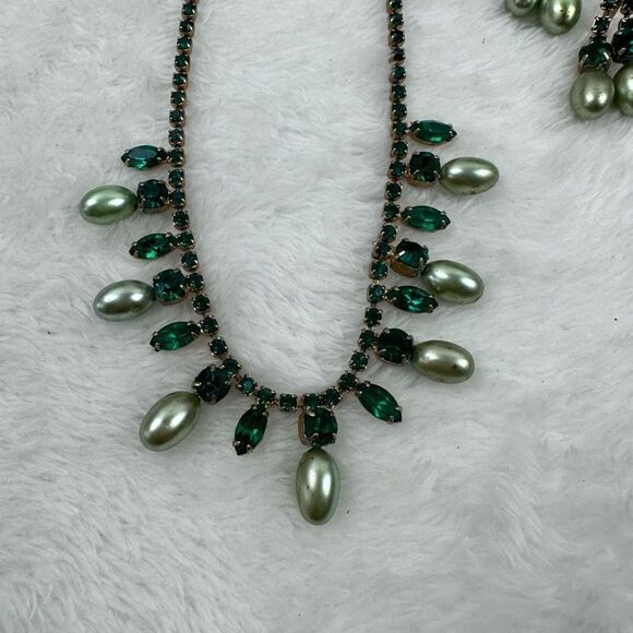 Vintage‎ Womens Green Stone Jewelry Set Bib Style Necklace with Drop Earrings - Picture 2 of 7